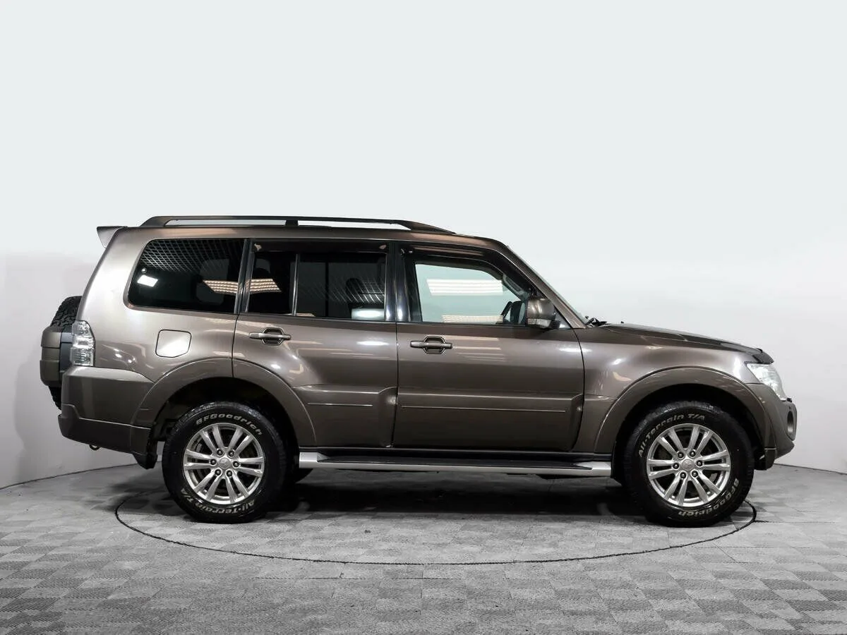 Mitsubishi Pajero IV Рестайлинг 1 · Instyle — фото 3