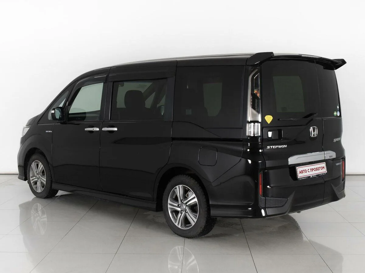 Honda Stepwgn V Рестайлинг — фото 3