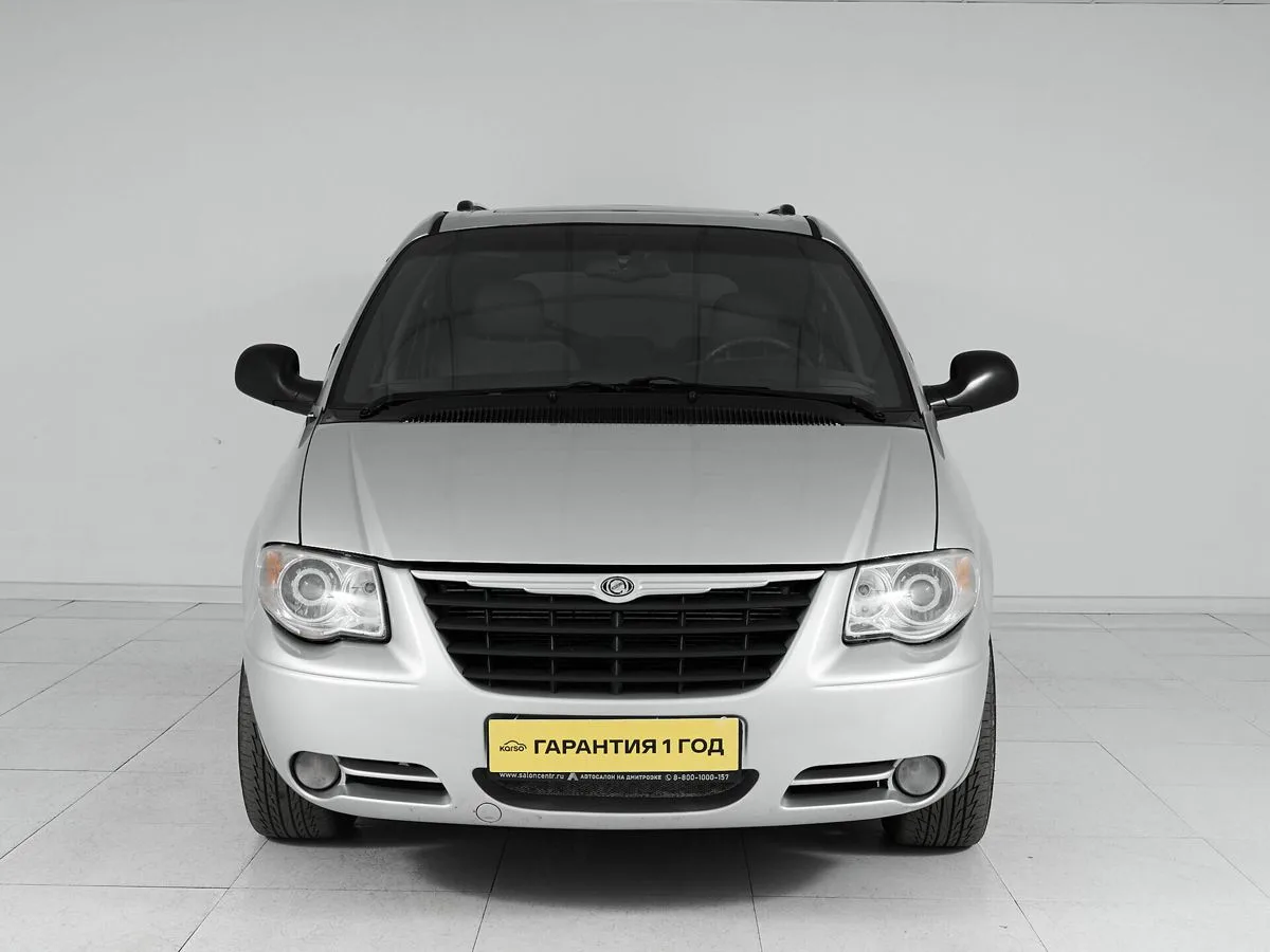 Chrysler Town & Country IV Рестайлинг — фото 2