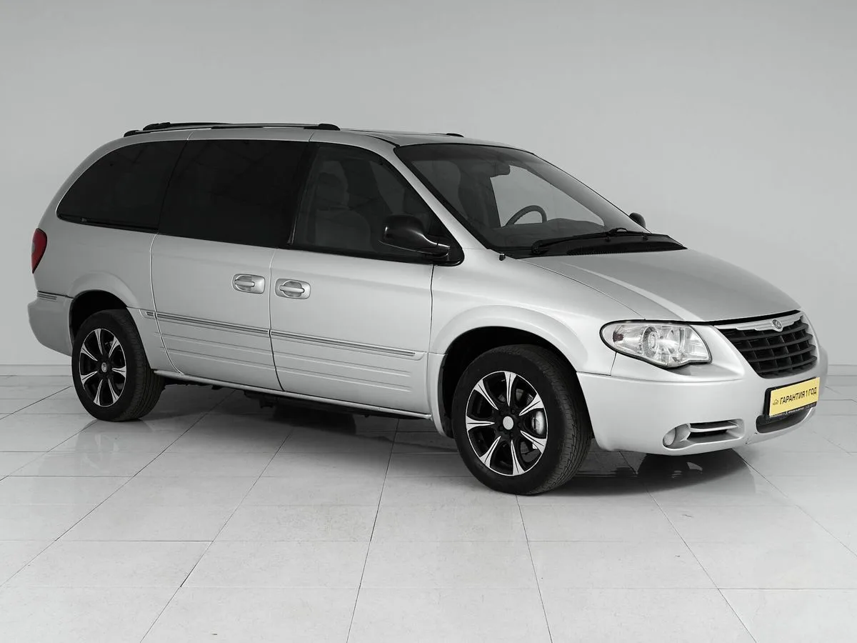 Chrysler Town & Country IV Рестайлинг — фото 3
