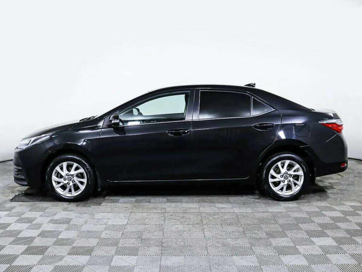 Toyota Corolla XI (E160, E170, E180) Рестайлинг 1 · Стиль — фото 3