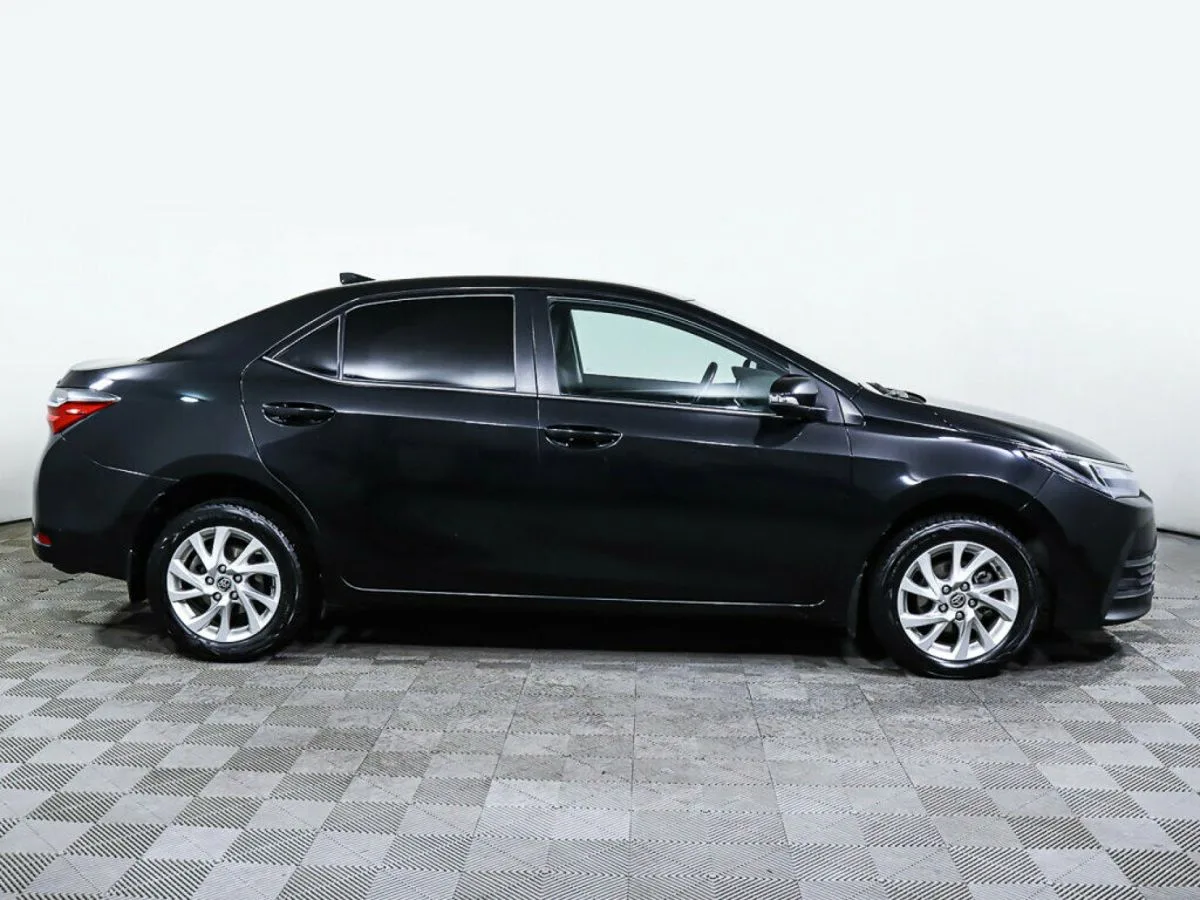 Toyota Corolla XI (E160, E170, E180) Рестайлинг 1 · Стиль — фото 4