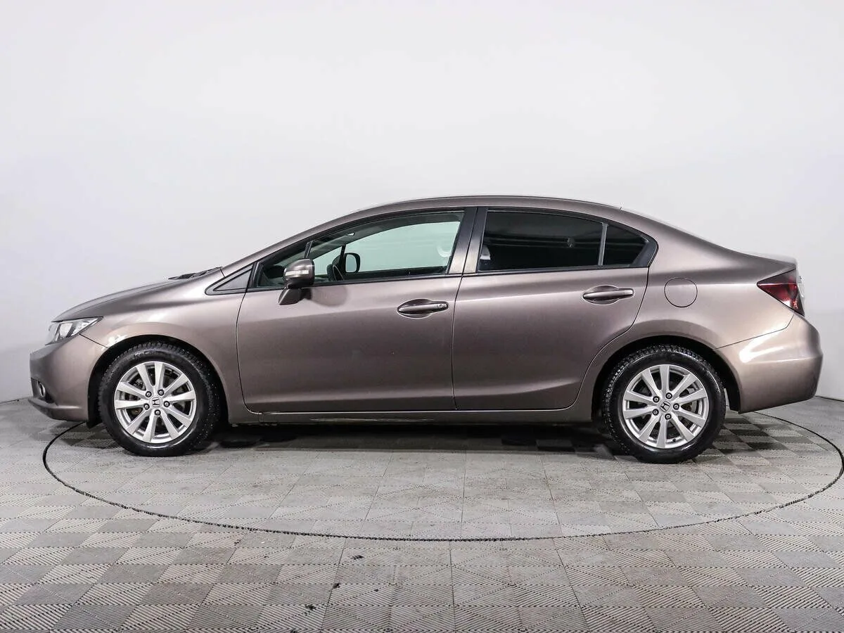 Honda Civic IX · Premium — фото 3