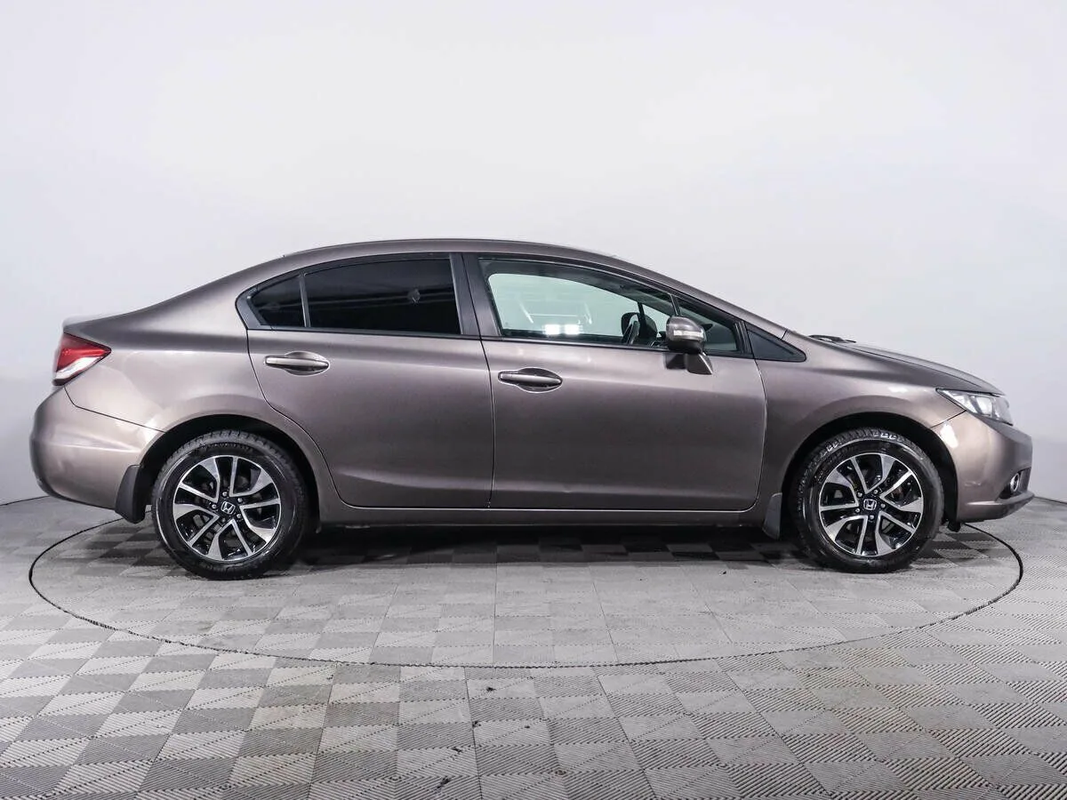 Honda Civic IX Рестайлинг · Lifestyle — фото 3