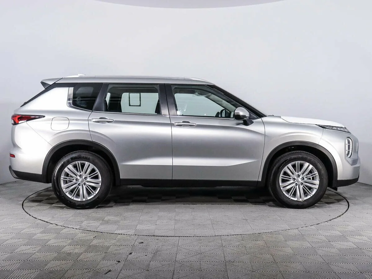 Mitsubishi Outlander IV · ML — фото 4