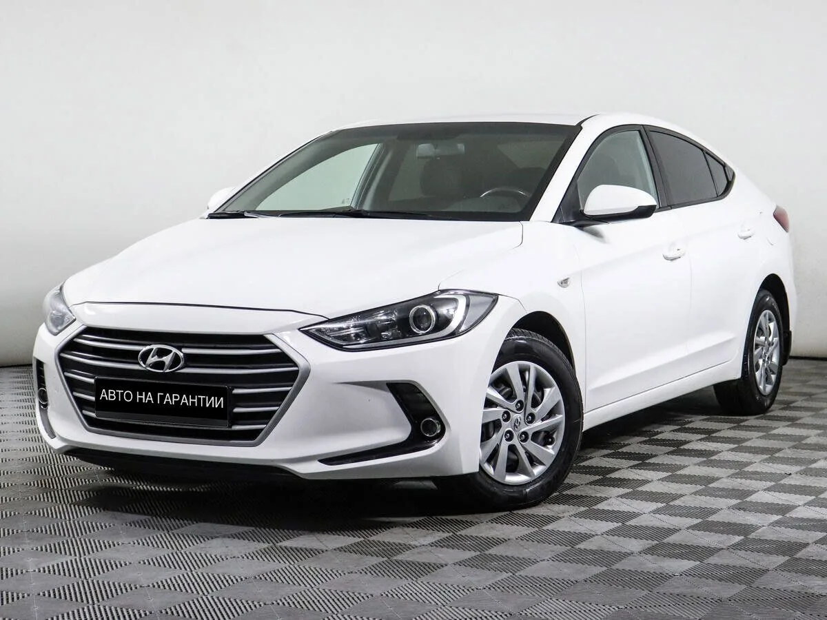 Hyundai Elantra VI (AD) · Base