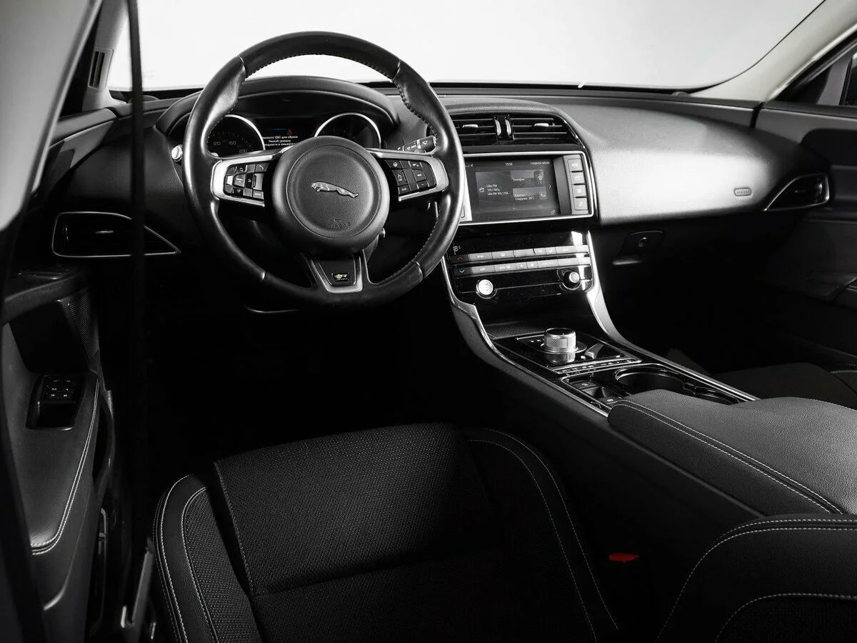 Jaguar XE I · Prestige — фото 5