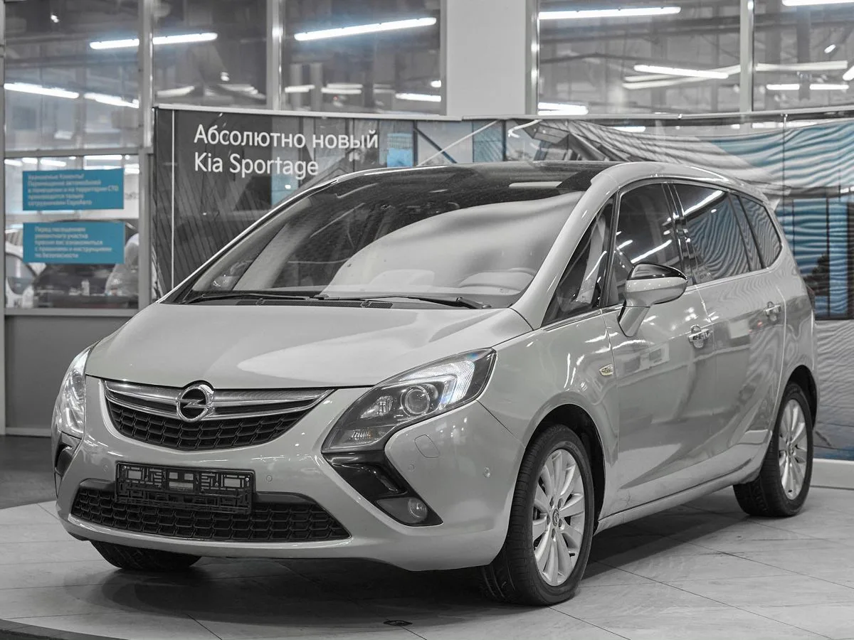 Opel Zafira C · Cosmo
