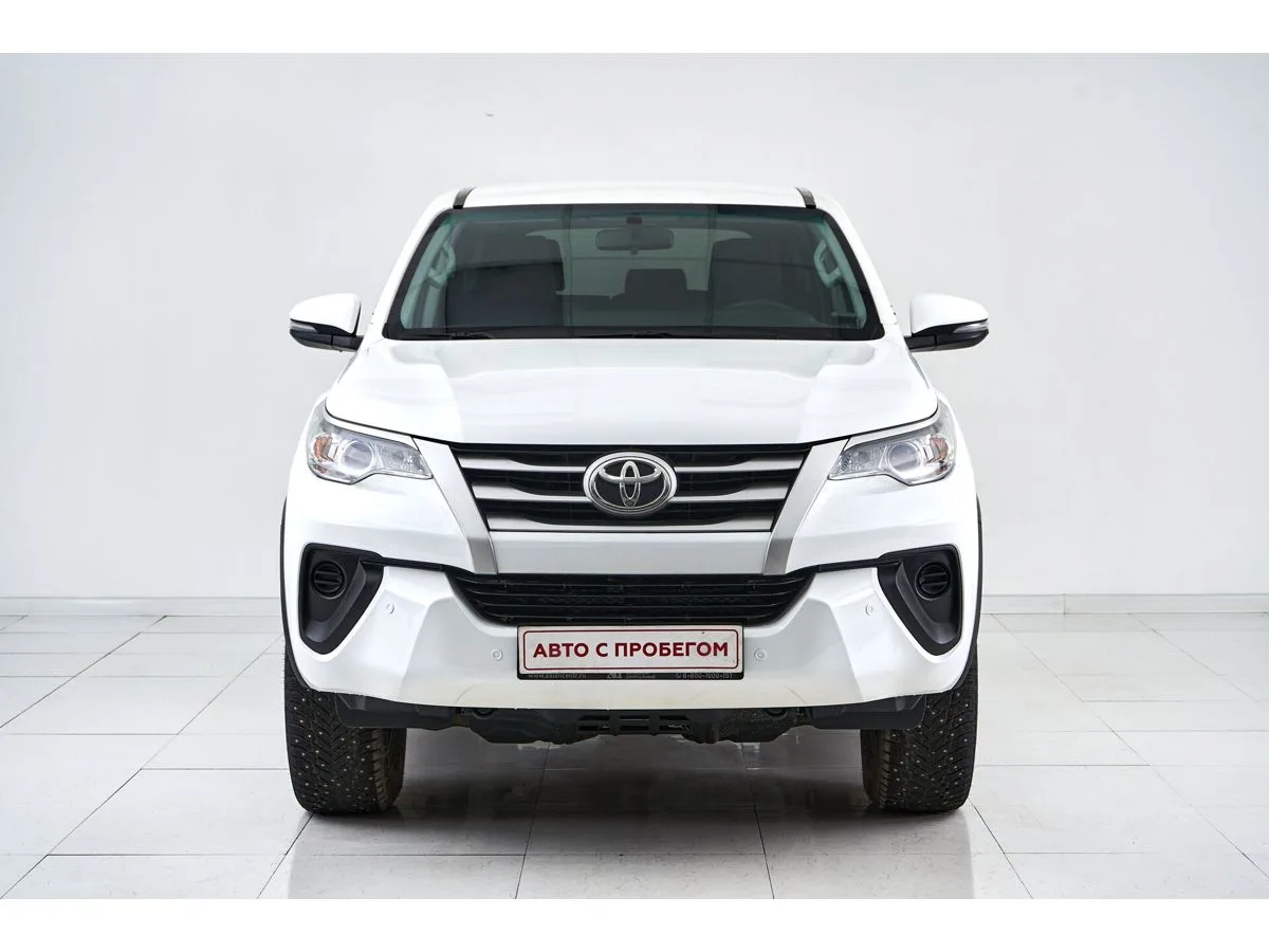 Toyota Fortuner II · Стандарт — фото 2
