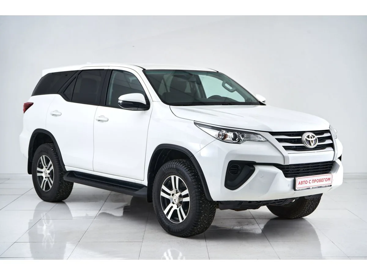 Toyota Fortuner II · Стандарт — фото 3