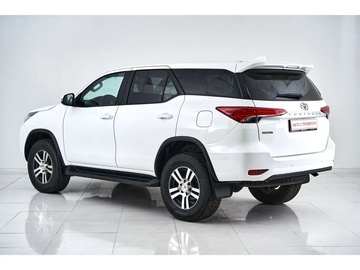 Toyota Fortuner II · Стандарт — фото 4