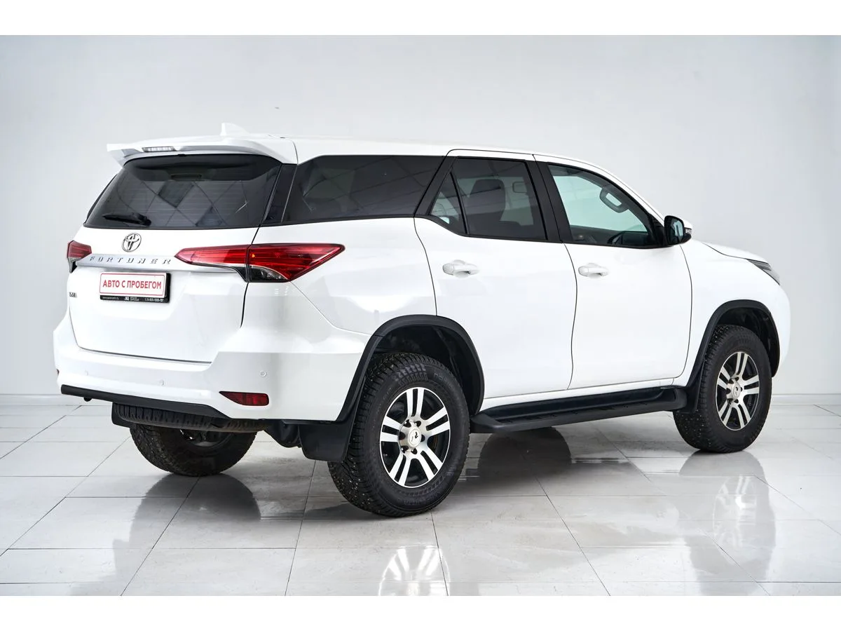 Toyota Fortuner II · Стандарт — фото 5