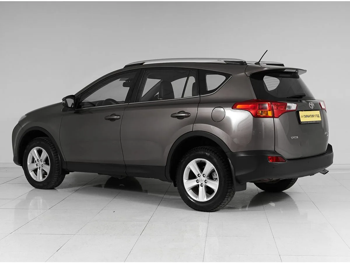 Toyota RAV4 IV (XA40) — фото 4