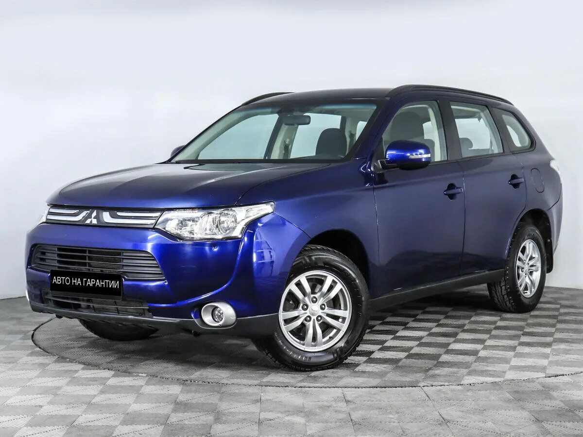Mitsubishi Outlander III · Invite