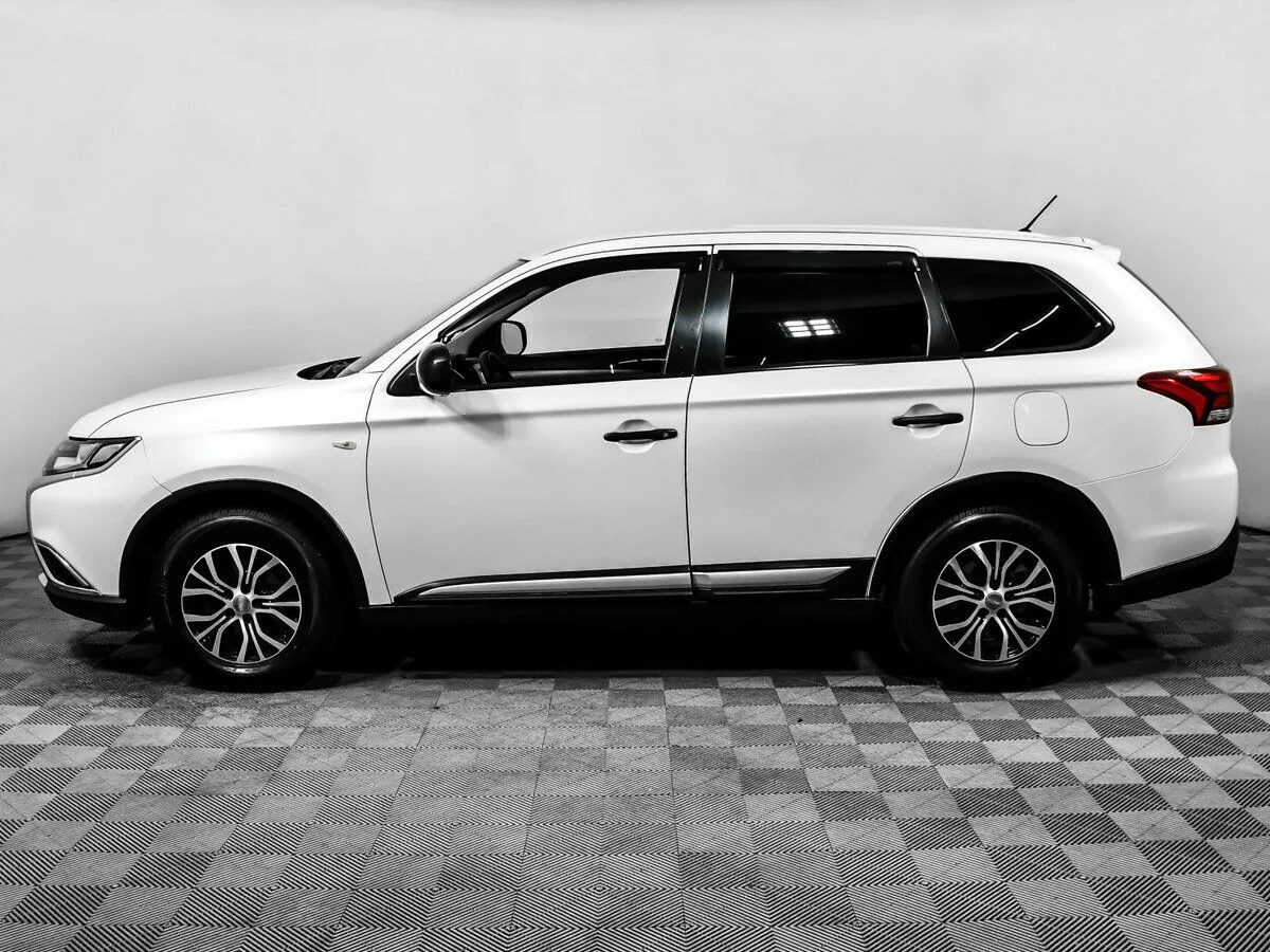 Mitsubishi Outlander III Рестайлинг 2 · Inform — фото 3