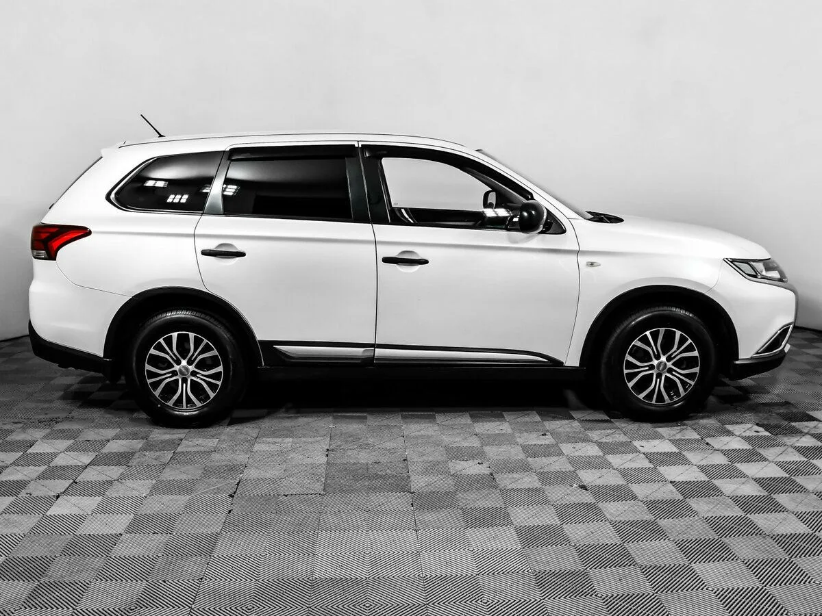 Mitsubishi Outlander III Рестайлинг 2 · Inform — фото 4