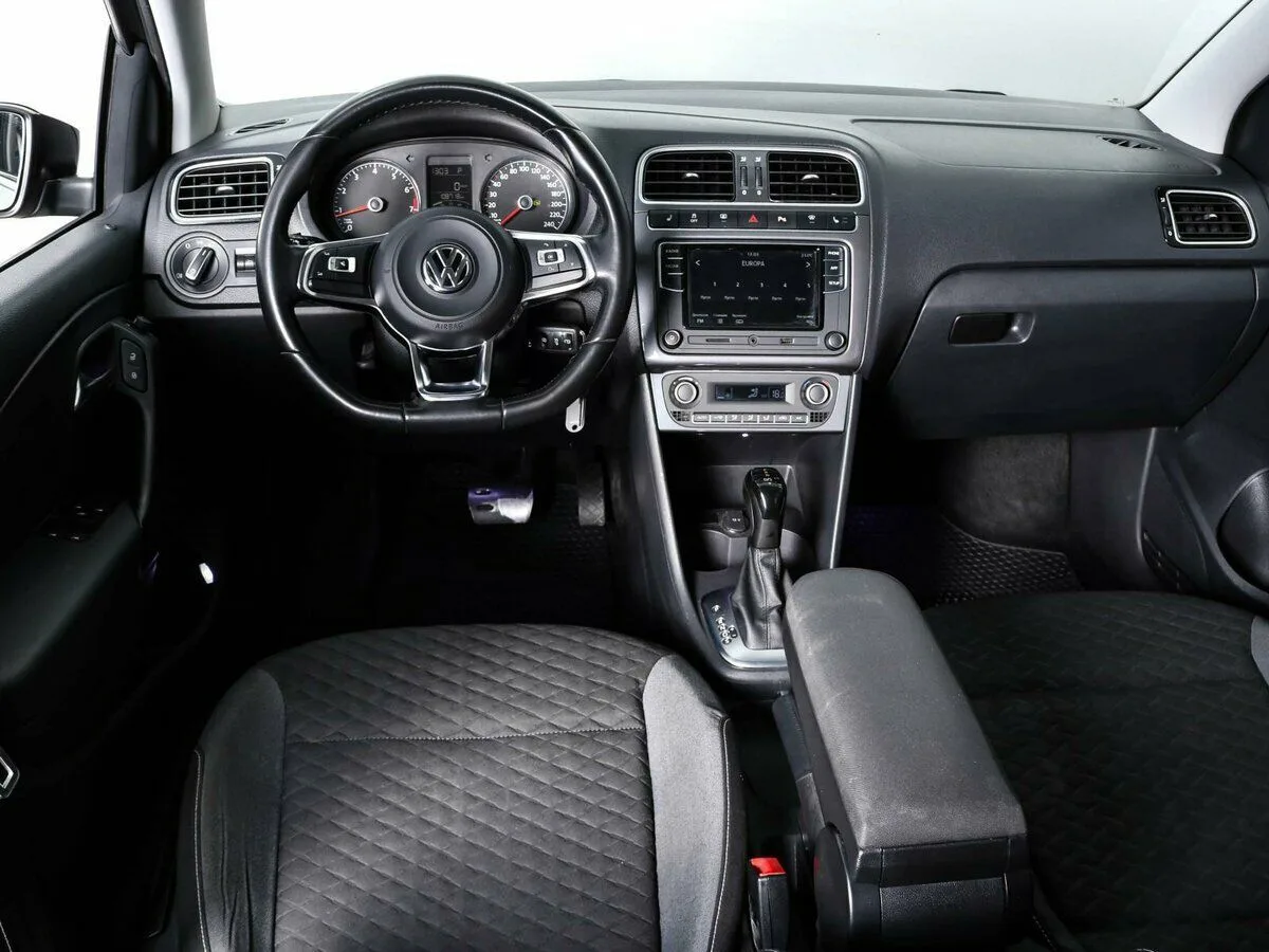 Volkswagen Polo V Рестайлинг · Drive — фото 5