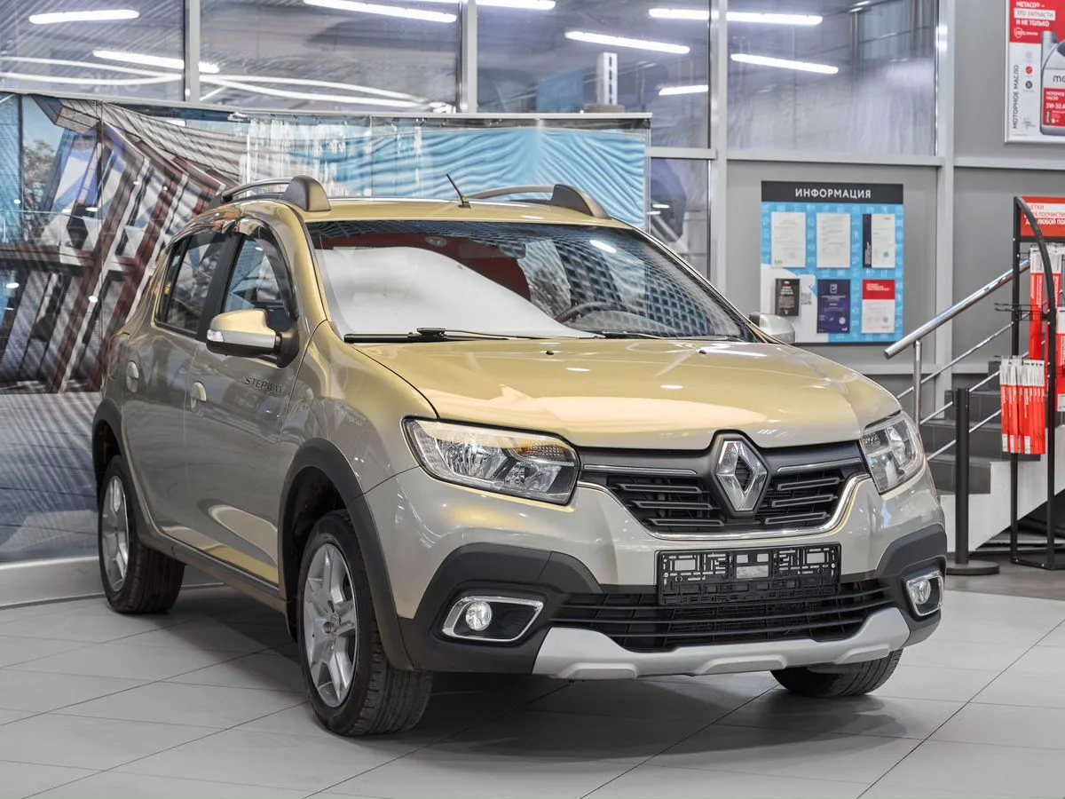 Renault Sandero II Рестайлинг · Stepway Life — фото 3