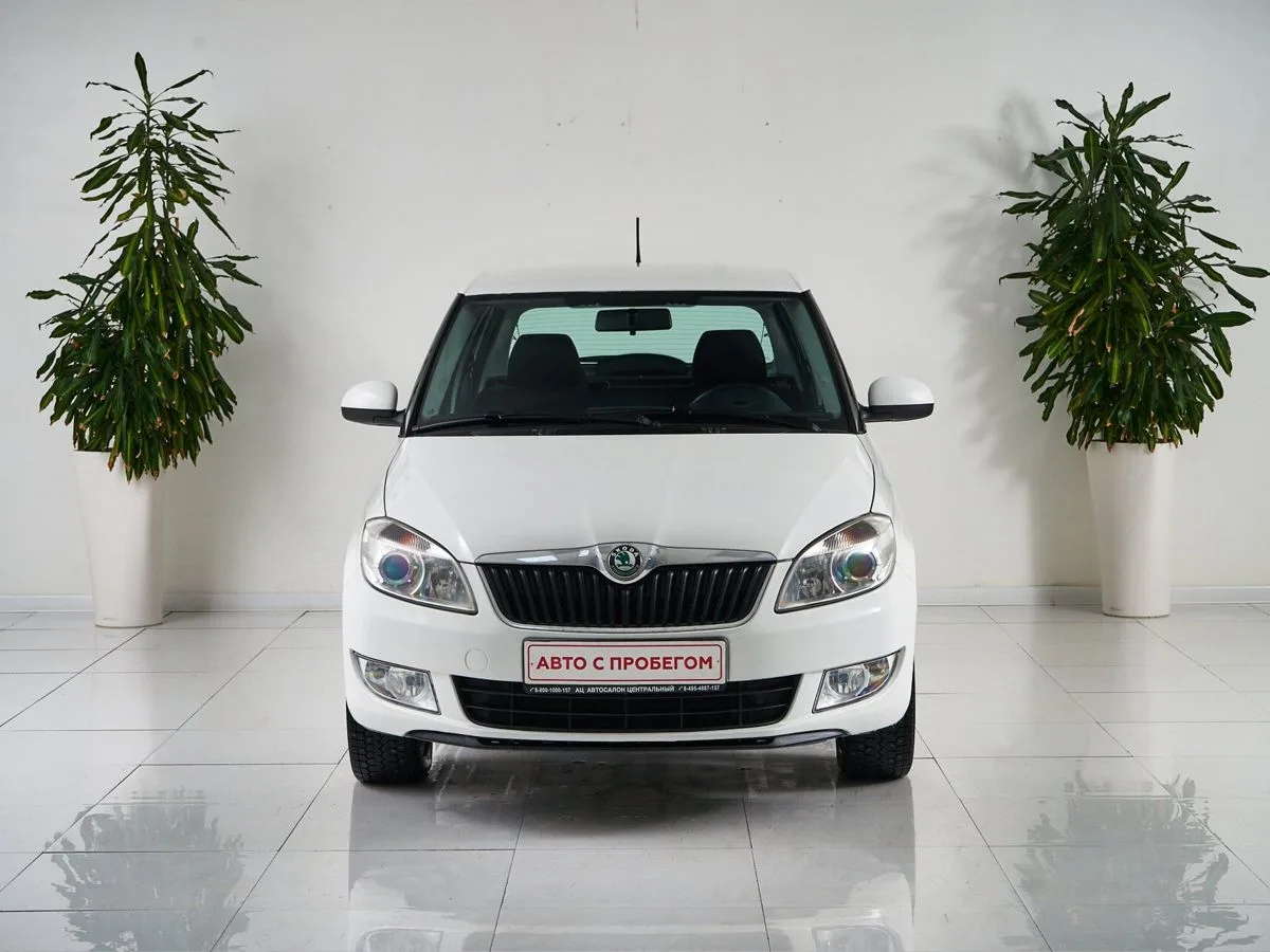 Skoda Fabia II Рестайлинг — фото 2