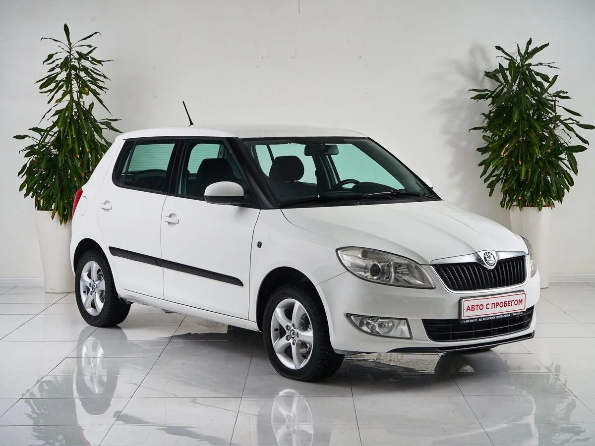 Skoda Fabia II Рестайлинг — фото 3