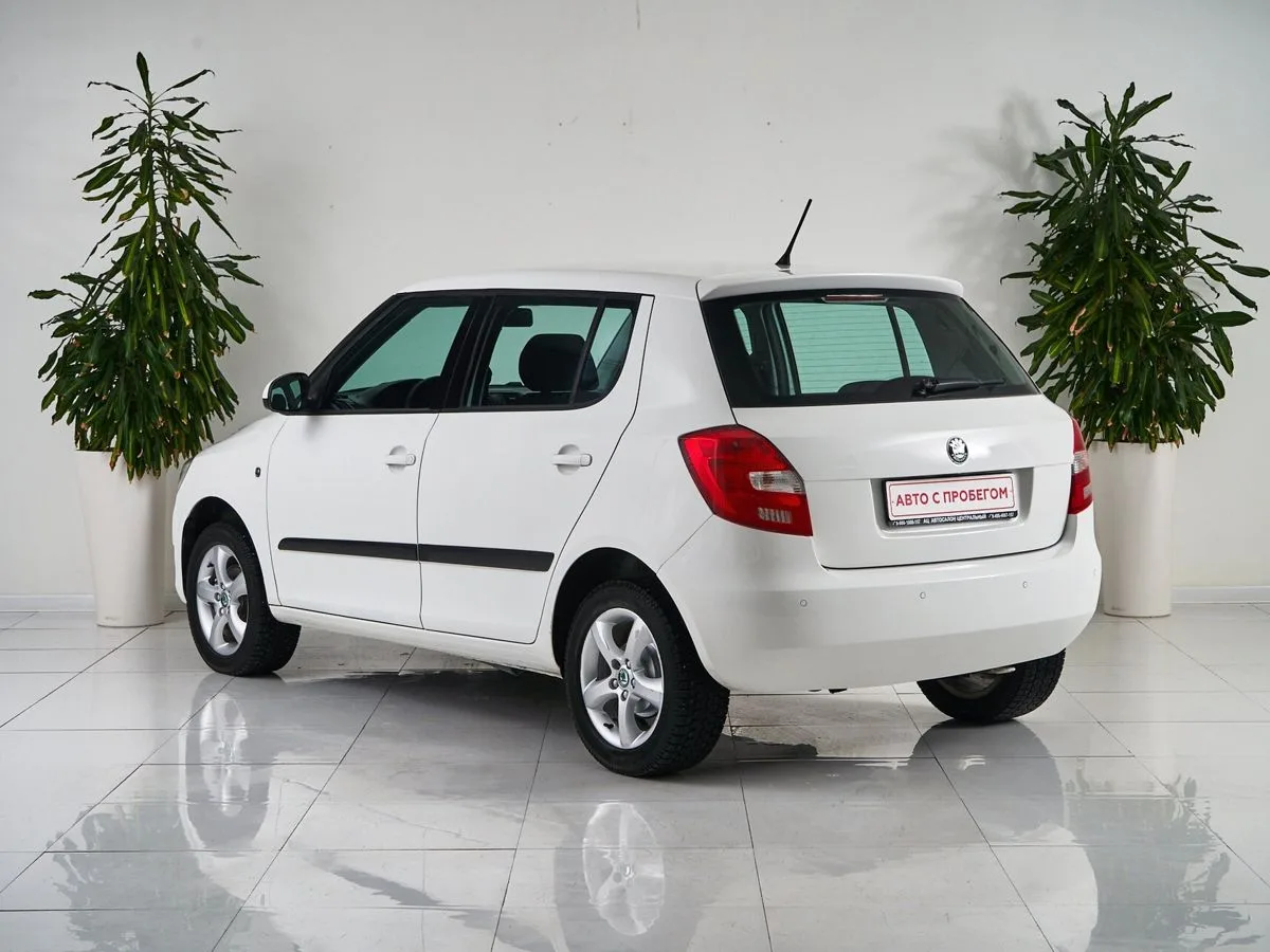 Skoda Fabia II Рестайлинг — фото 4