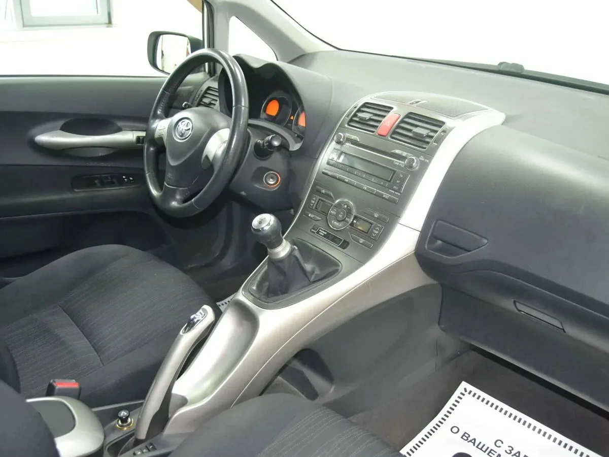 Toyota Auris I — фото 5