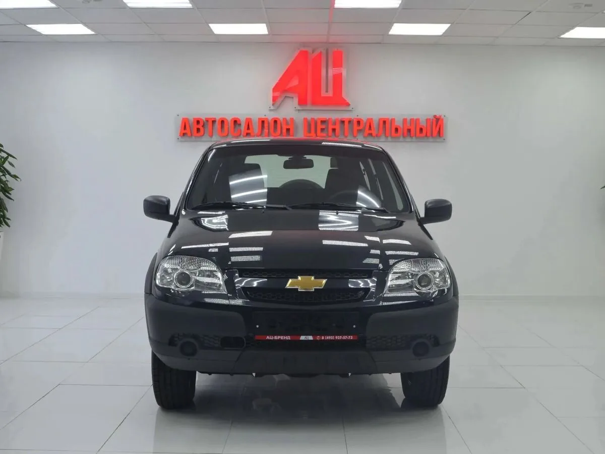 Chevrolet Niva I Рестайлинг · L — фото 2