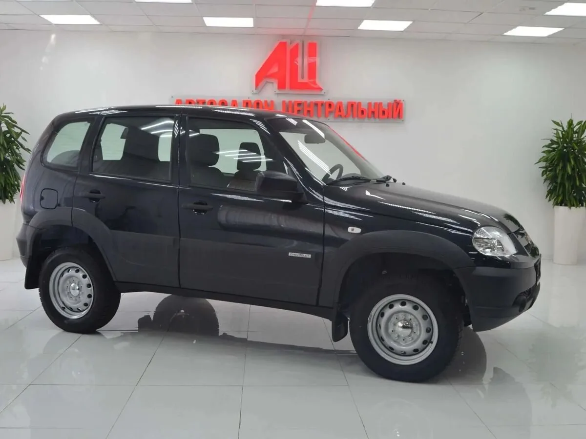 Chevrolet Niva I Рестайлинг · L — фото 3