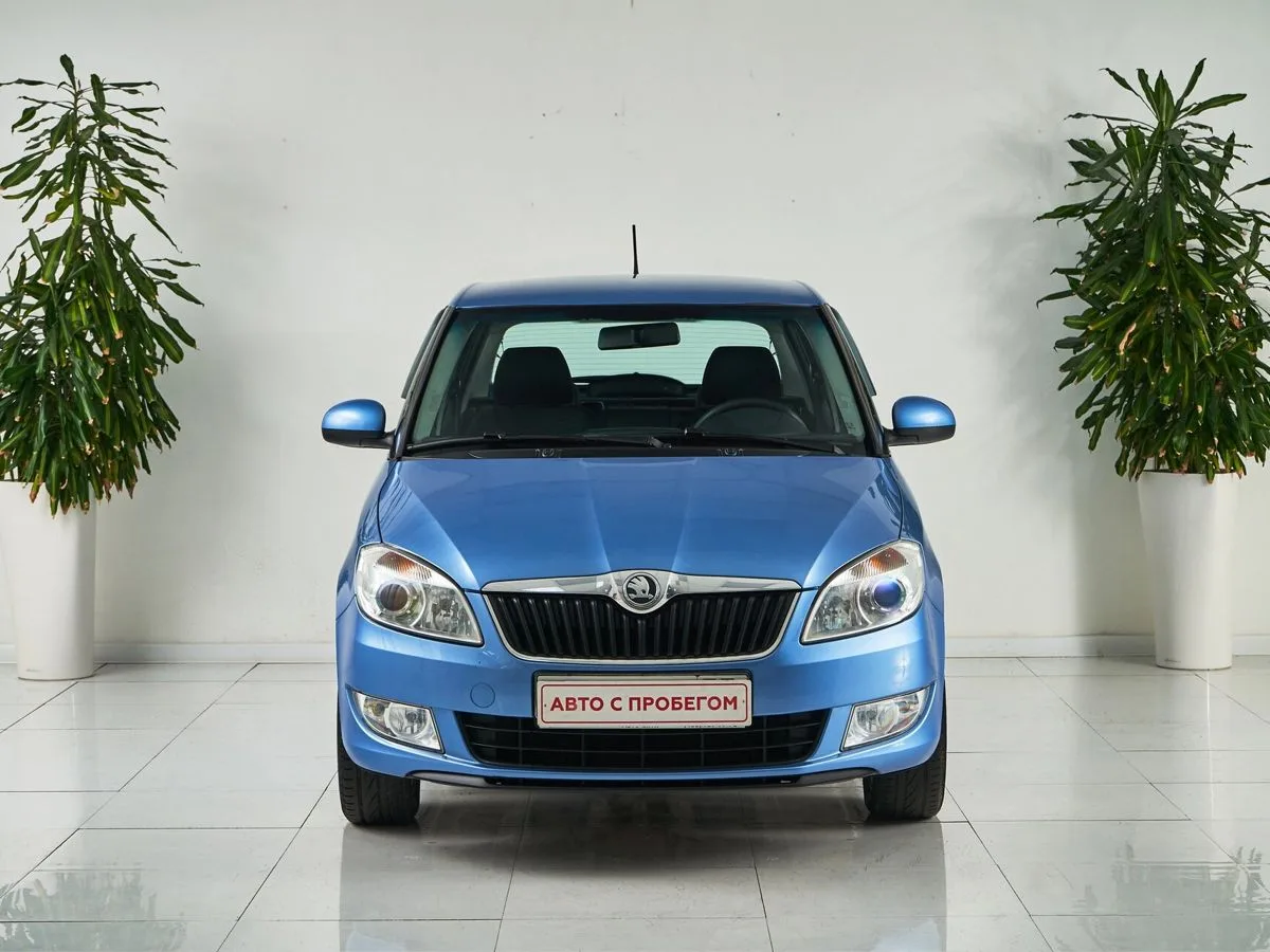 Skoda Fabia II Рестайлинг — фото 2