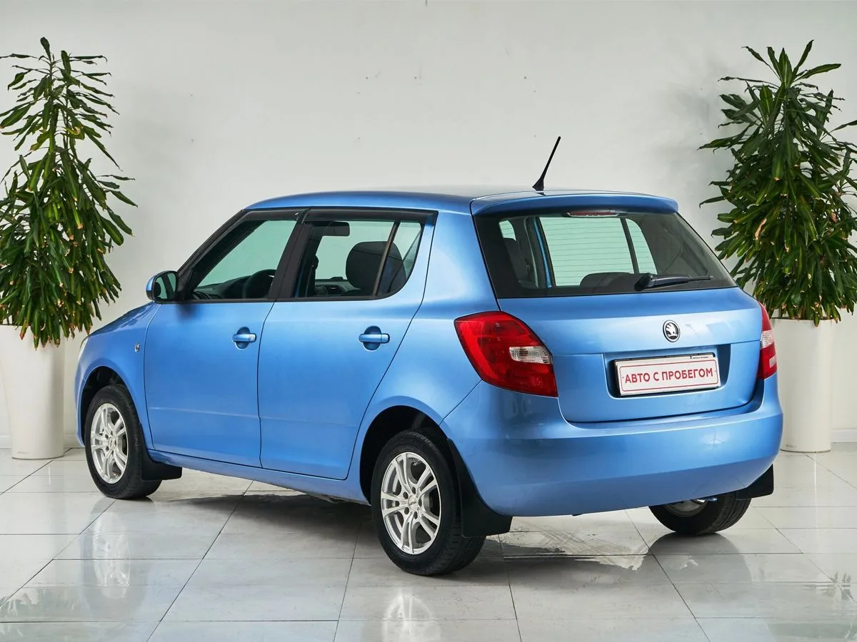 Skoda Fabia II Рестайлинг — фото 4