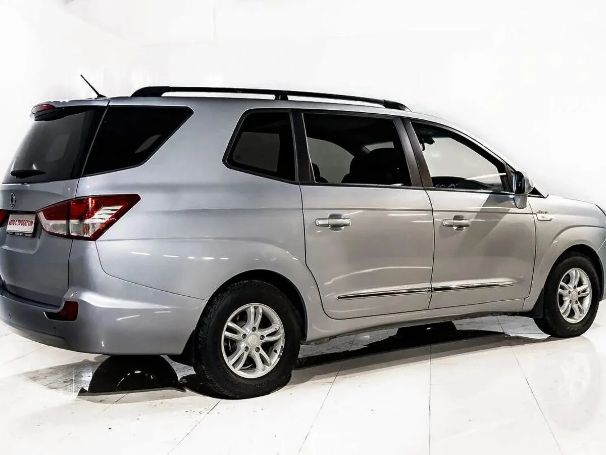 SsangYong Rodius II — фото 2