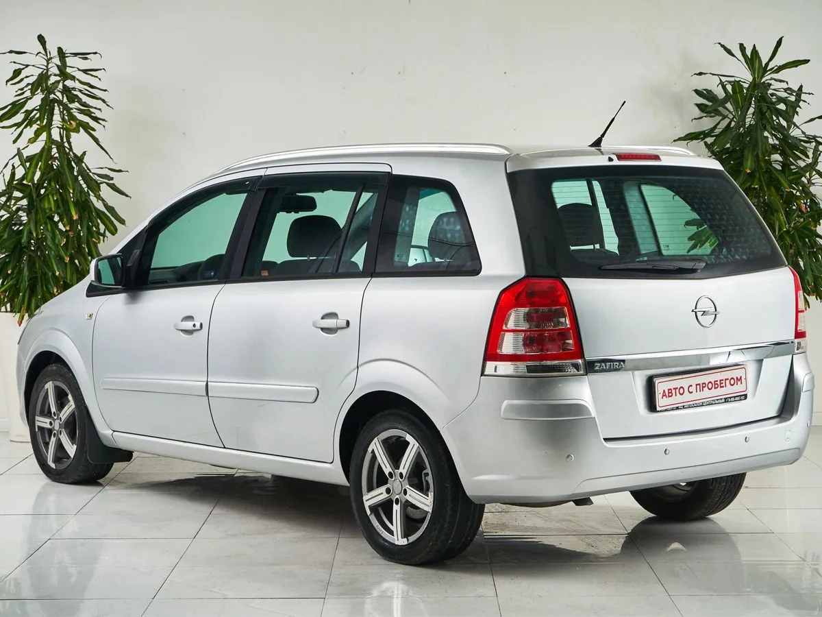 Opel Zafira B Рестайлинг — фото 4