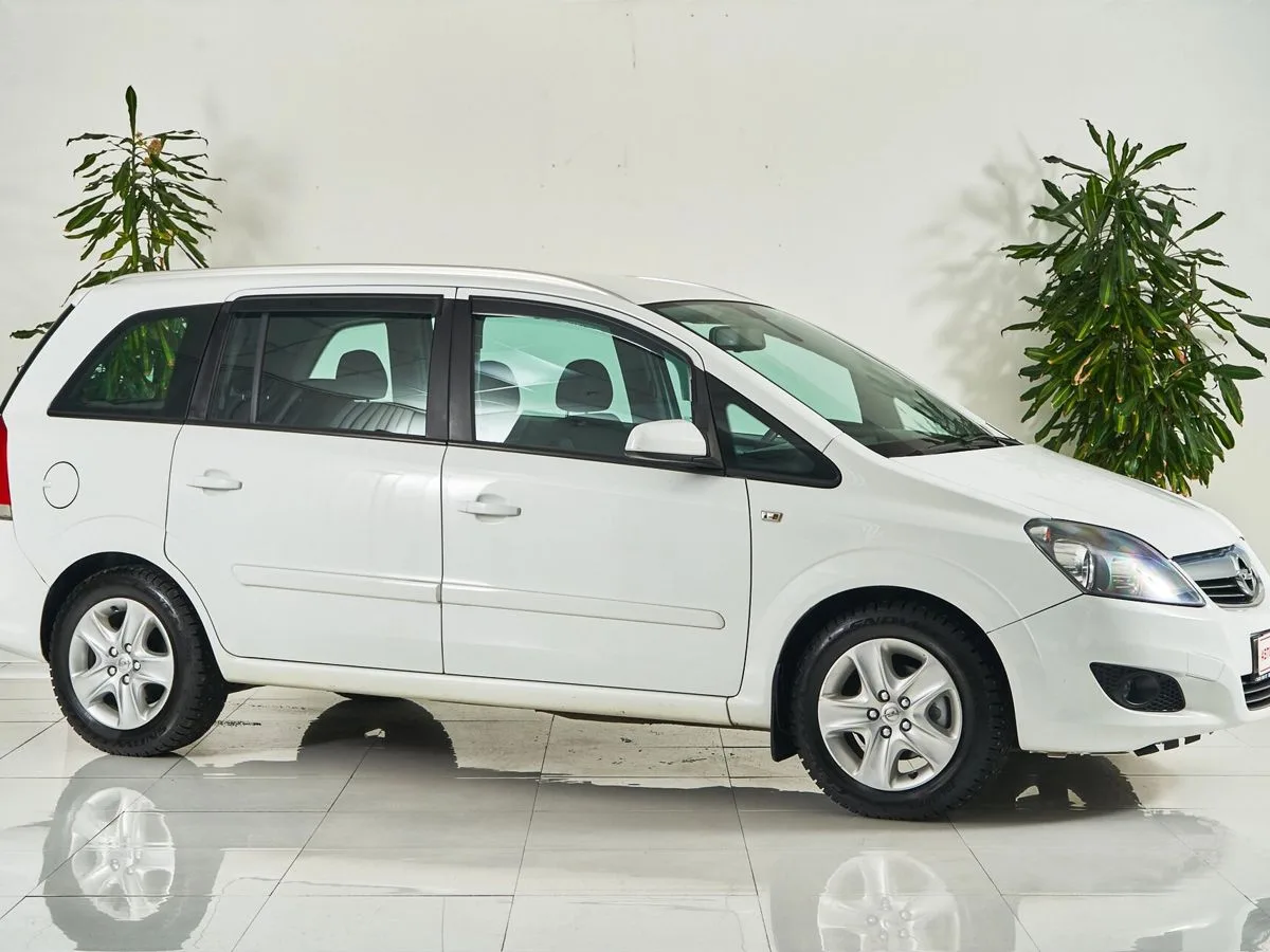 Opel Zafira B Рестайлинг — фото 3