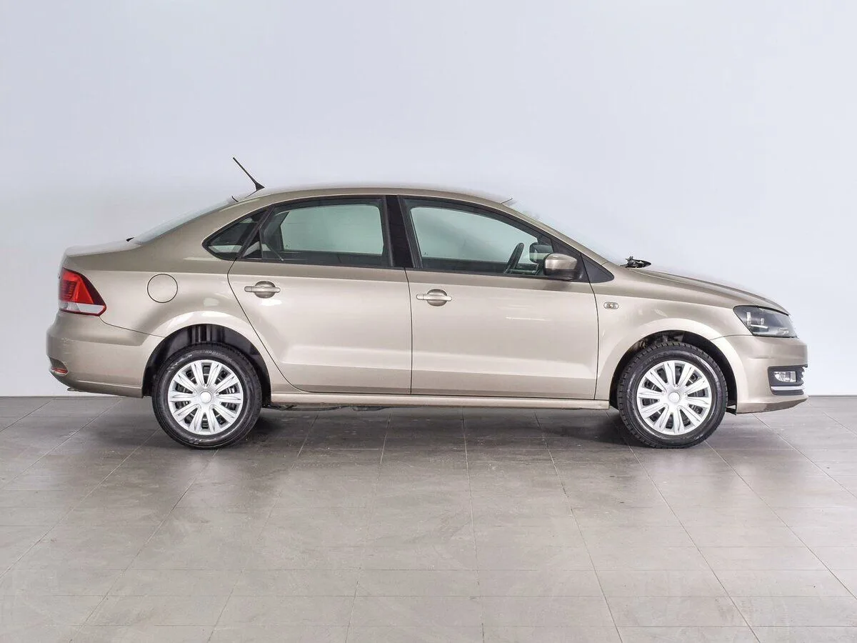 Volkswagen Polo V Рестайлинг — фото 5