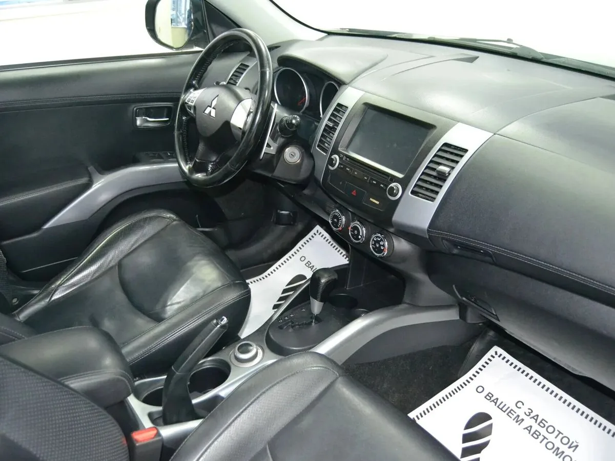 Mitsubishi Outlander II Рестайлинг — фото 5
