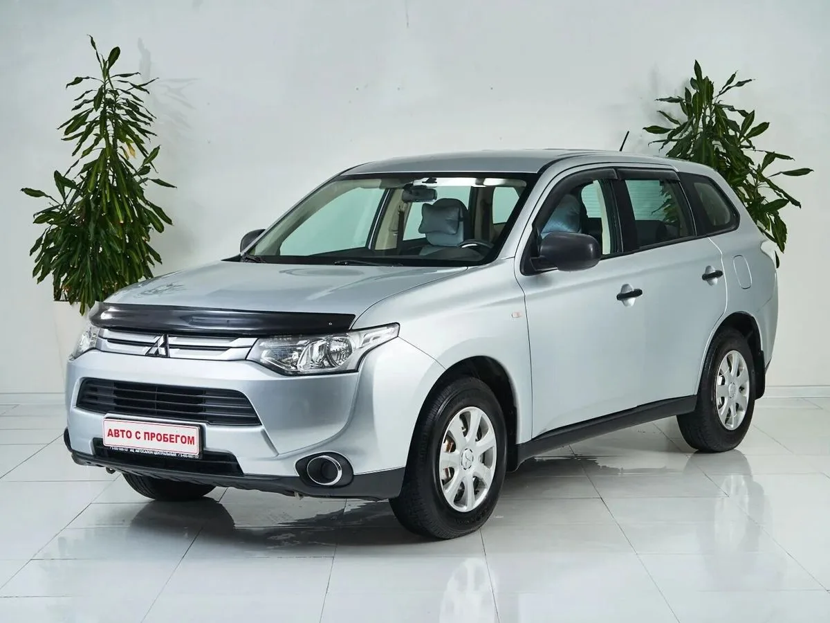Mitsubishi Outlander III · Invite
