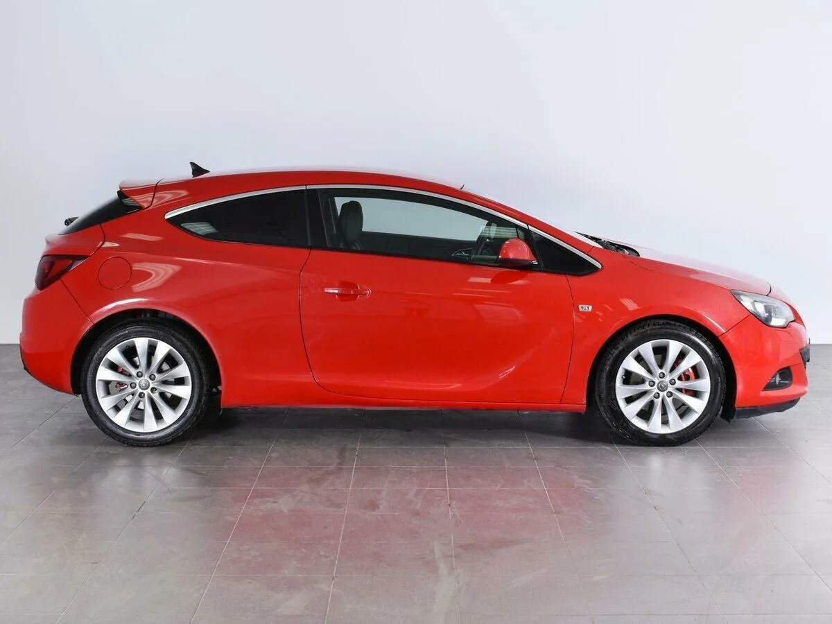 Opel Astra J Рестайлинг — фото 4